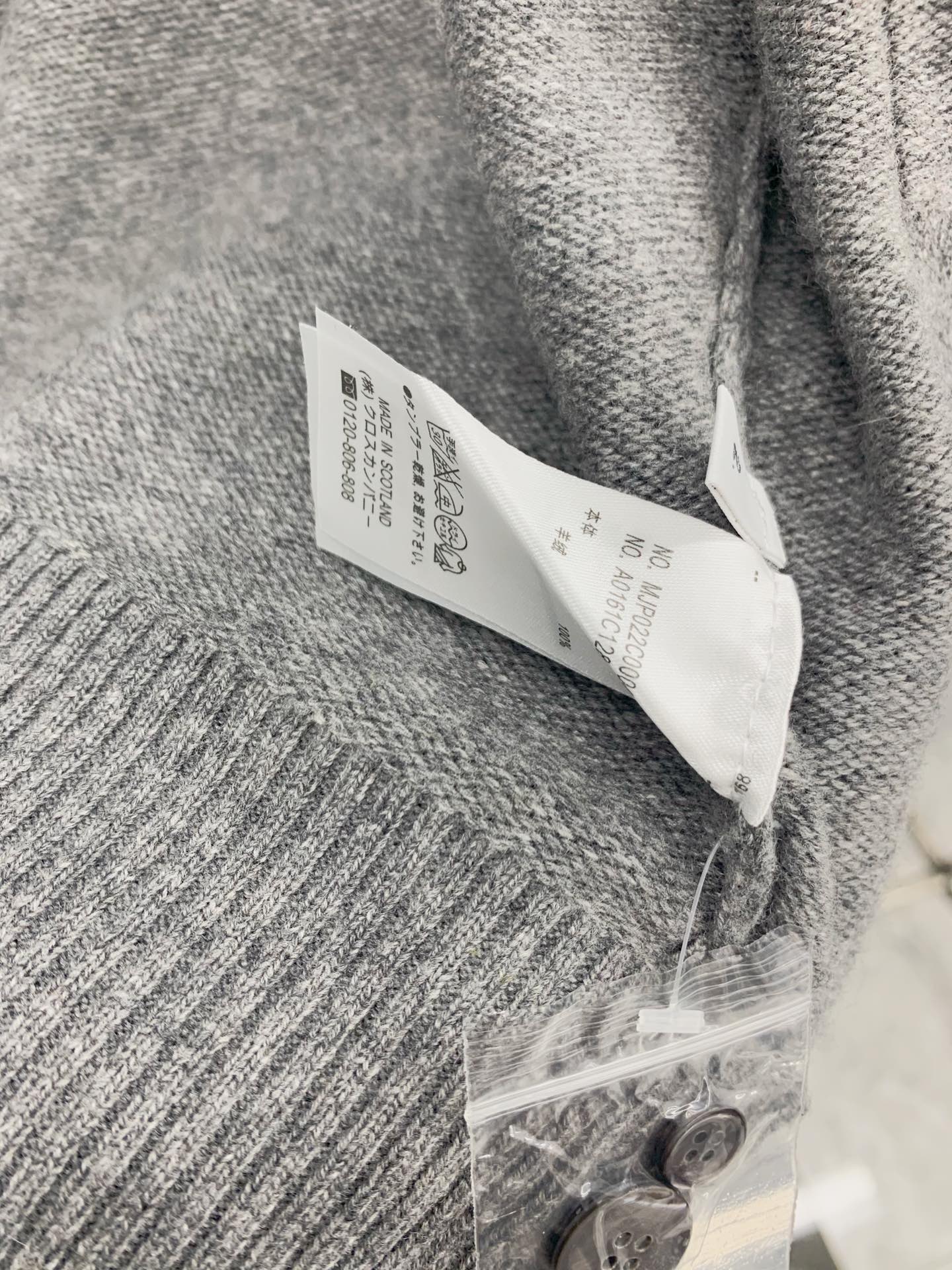 톰브라운 톰브라운 4-Bar 코튼 V넥 니트 베스트 레플리카 9번 이미지 - 의류 | 세미샵 레플리카 사이트