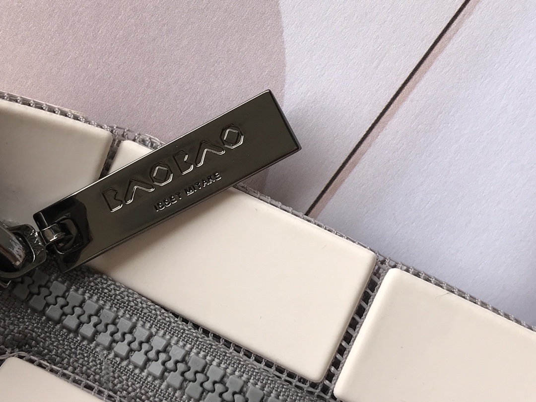 바오바오 바오바오 루센트 크로스백 레플리카 22번 이미지 - Bag | 세미샵 레플리카 사이트