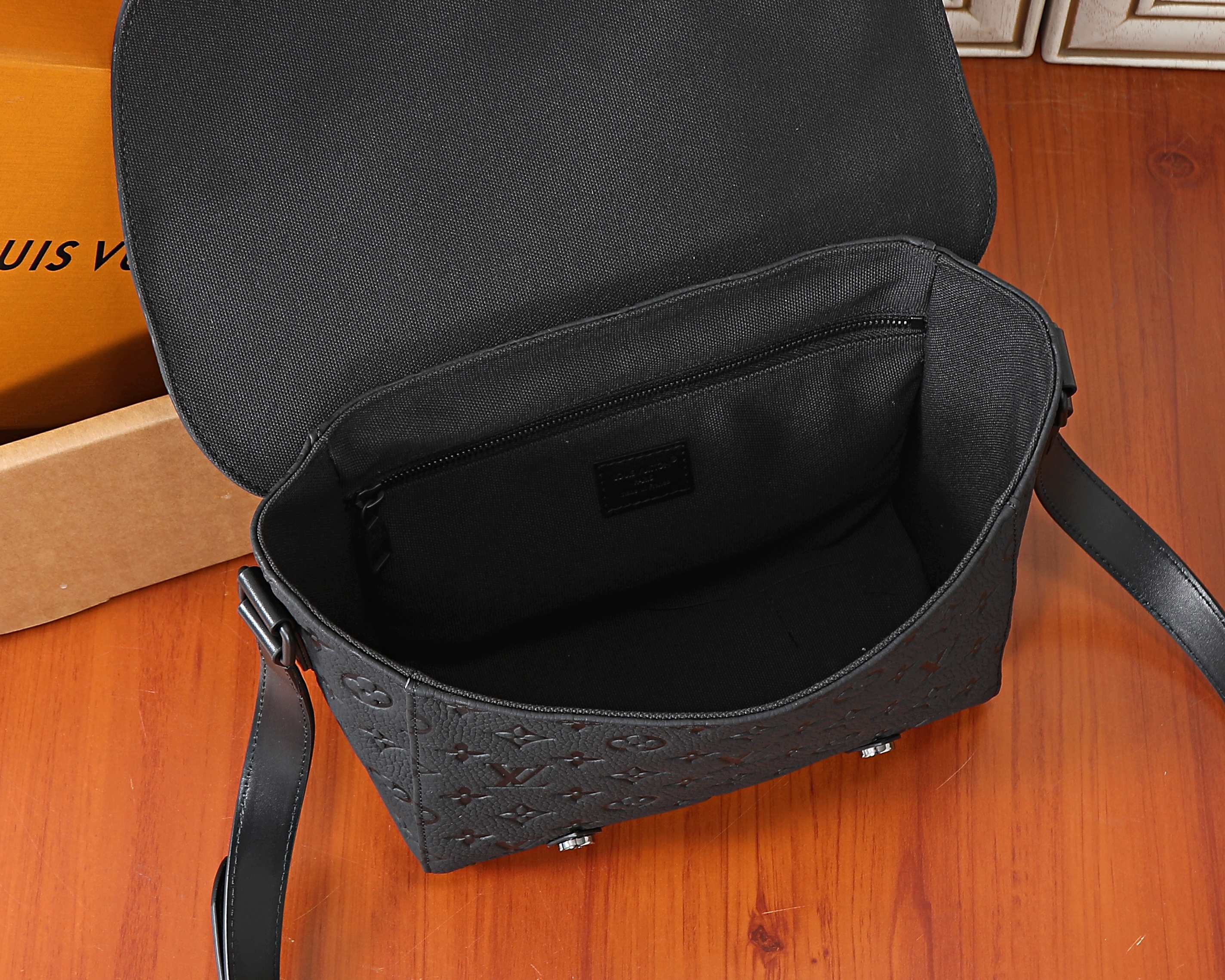 루이비통 루이비통 크리스토퍼 메신저백 레플리카 7번 이미지 - Bag | 세미샵 레플리카 사이트