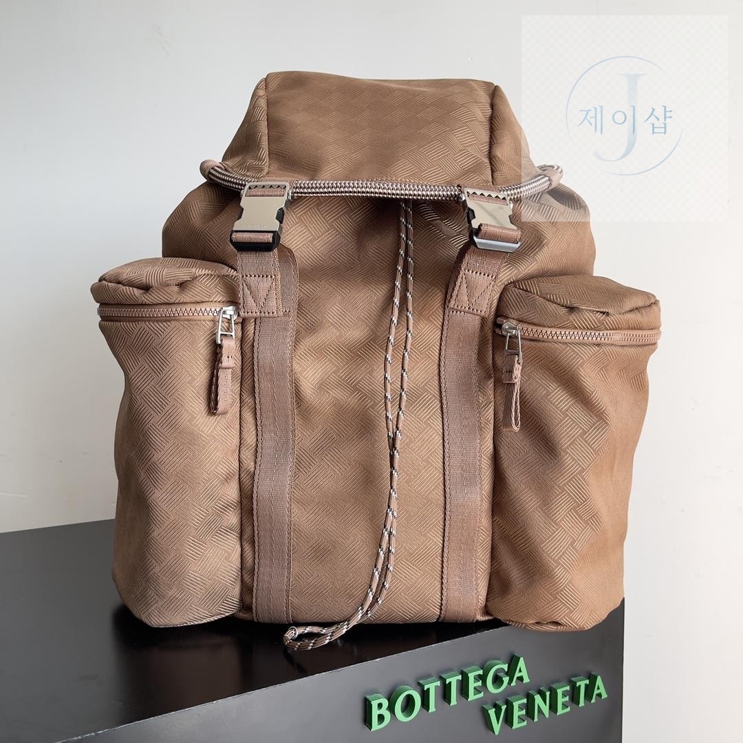 Bottega Veneta Alto Nylon BackPack - 상세 이미지