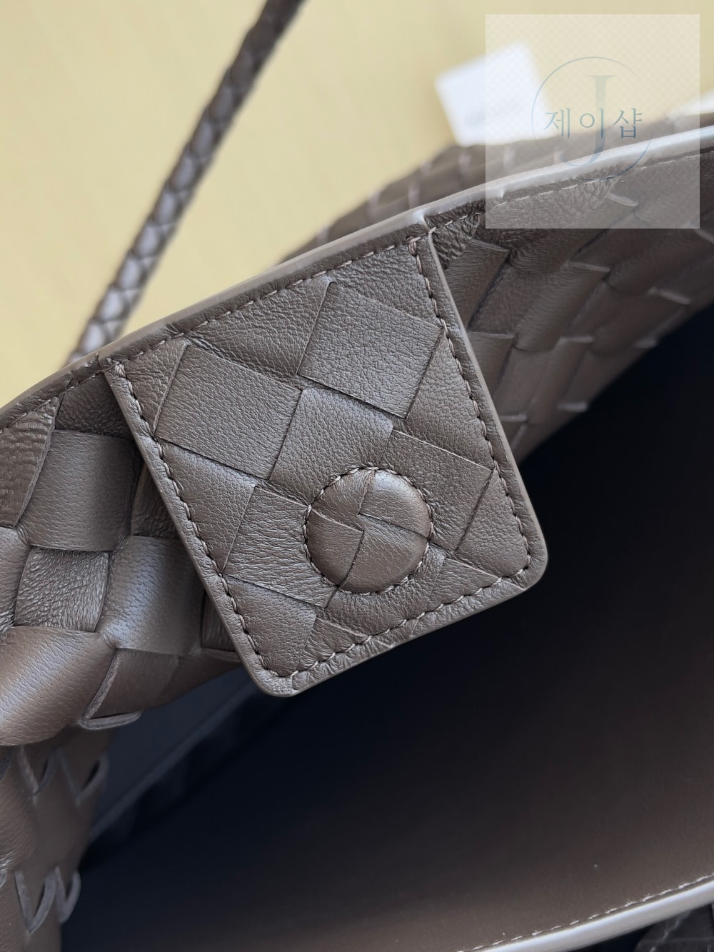 Bottega Veneta Andiamo Medium - 상세 이미지