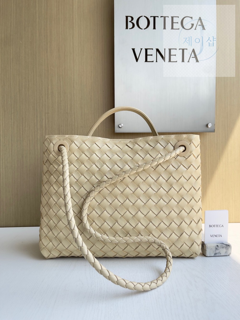 Bottega Veneta Andiamo Medium - 상세 이미지