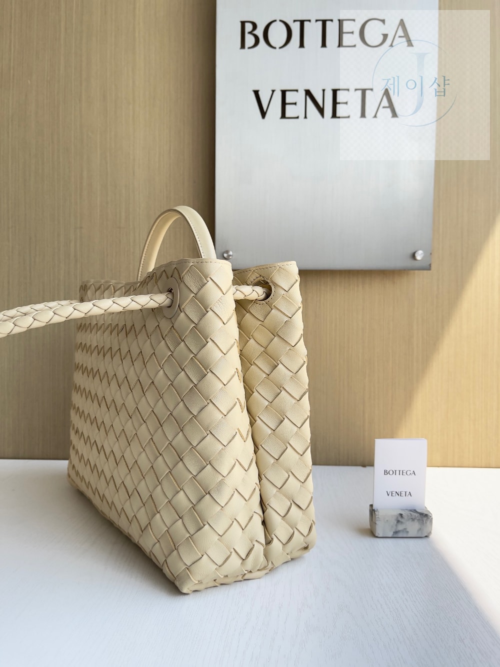 Bottega Veneta Andiamo Medium - 상세 이미지
