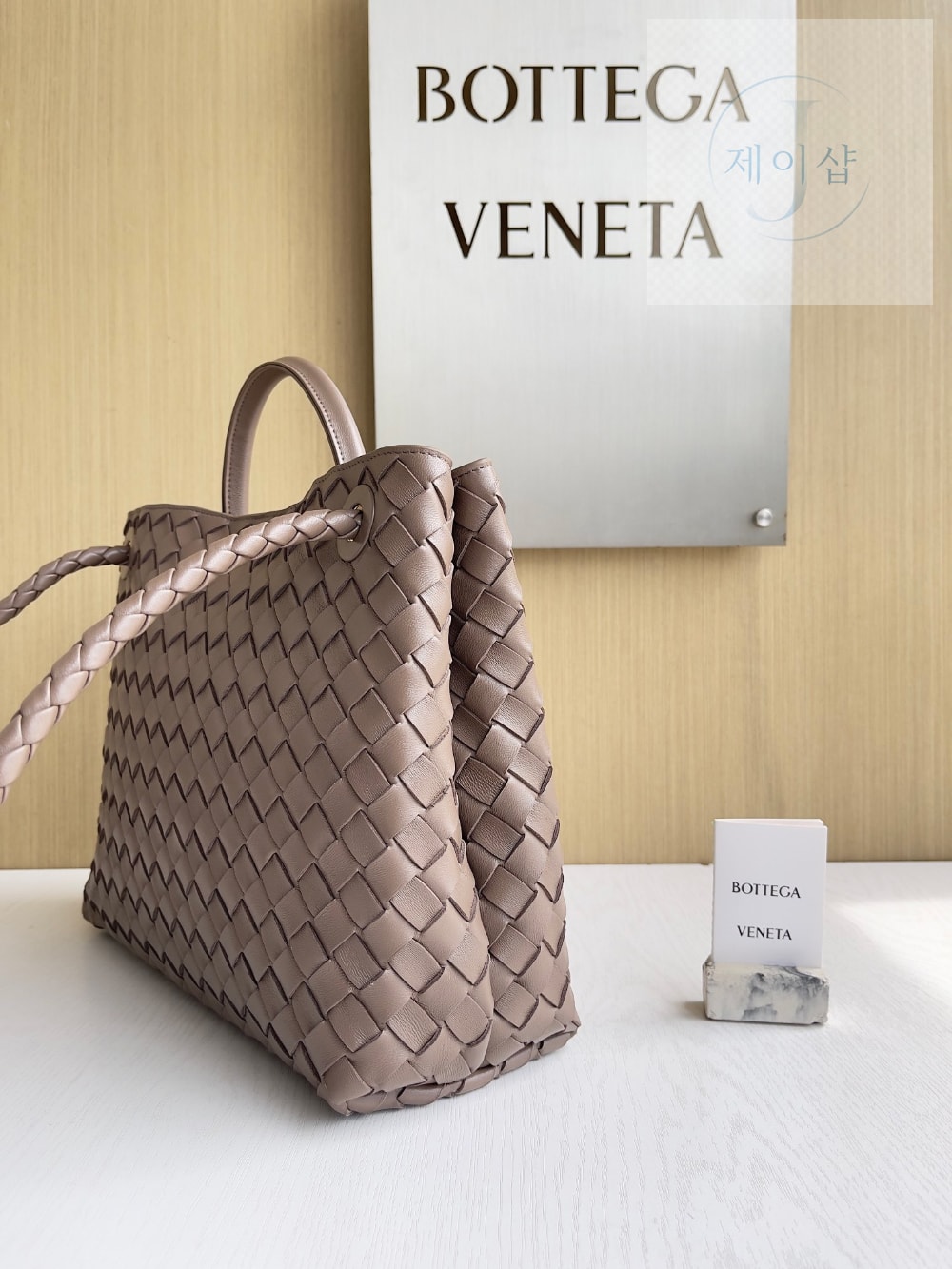Bottega Veneta Andiamo Medium - 상세 이미지