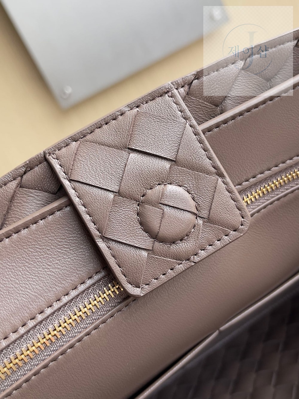 Bottega Veneta Andiamo Medium - 상세 이미지