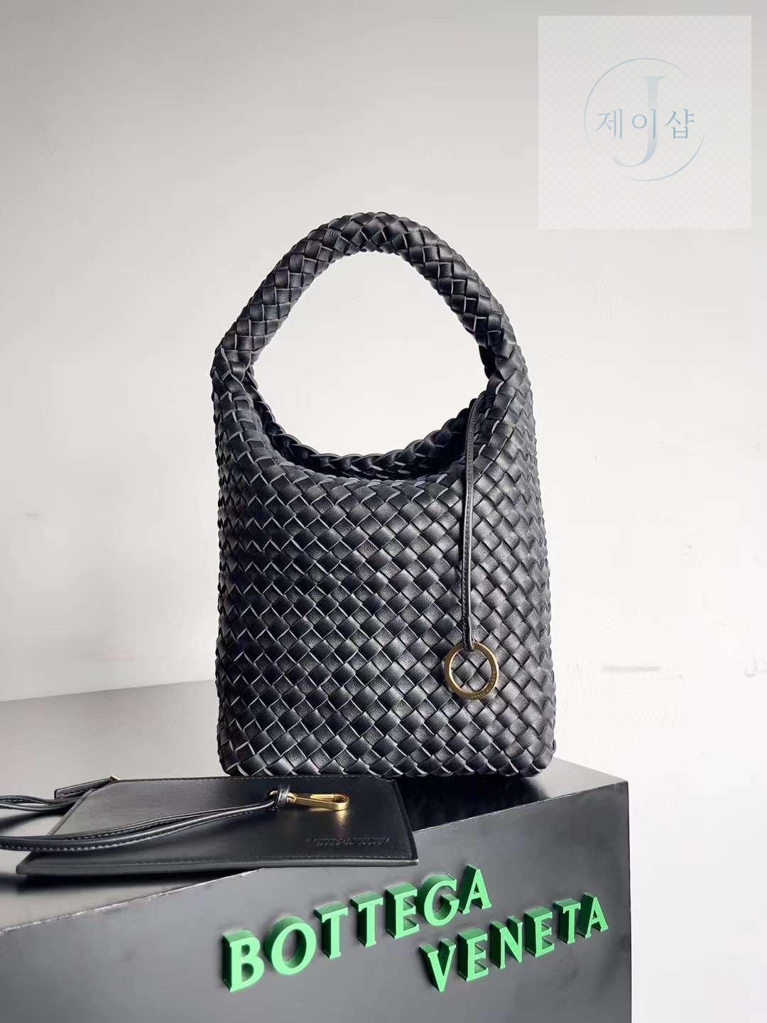 Bottega Veneta Cabat Bucket