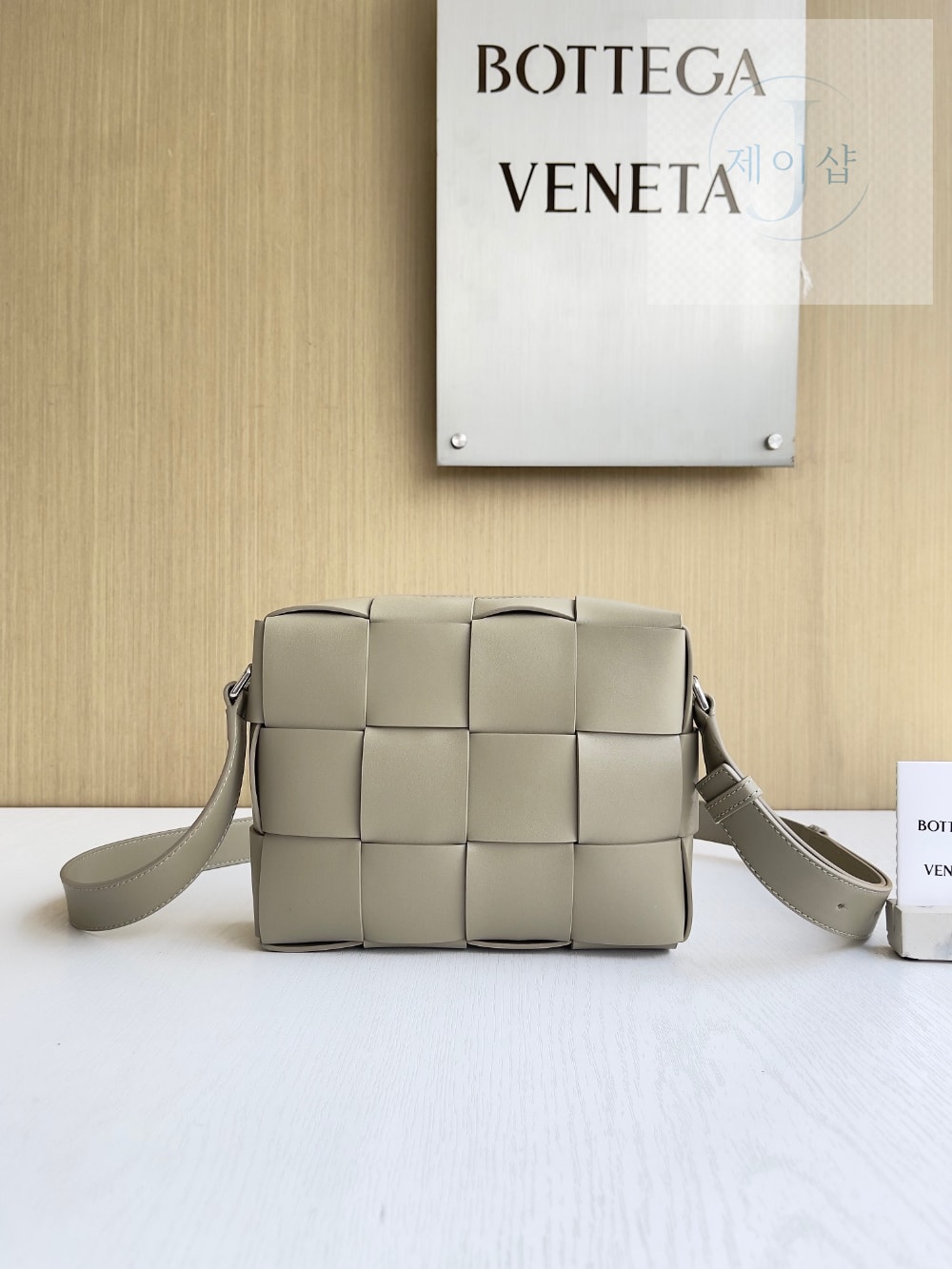Bottega Veneta Cassette Camera Bag - 상세 이미지
