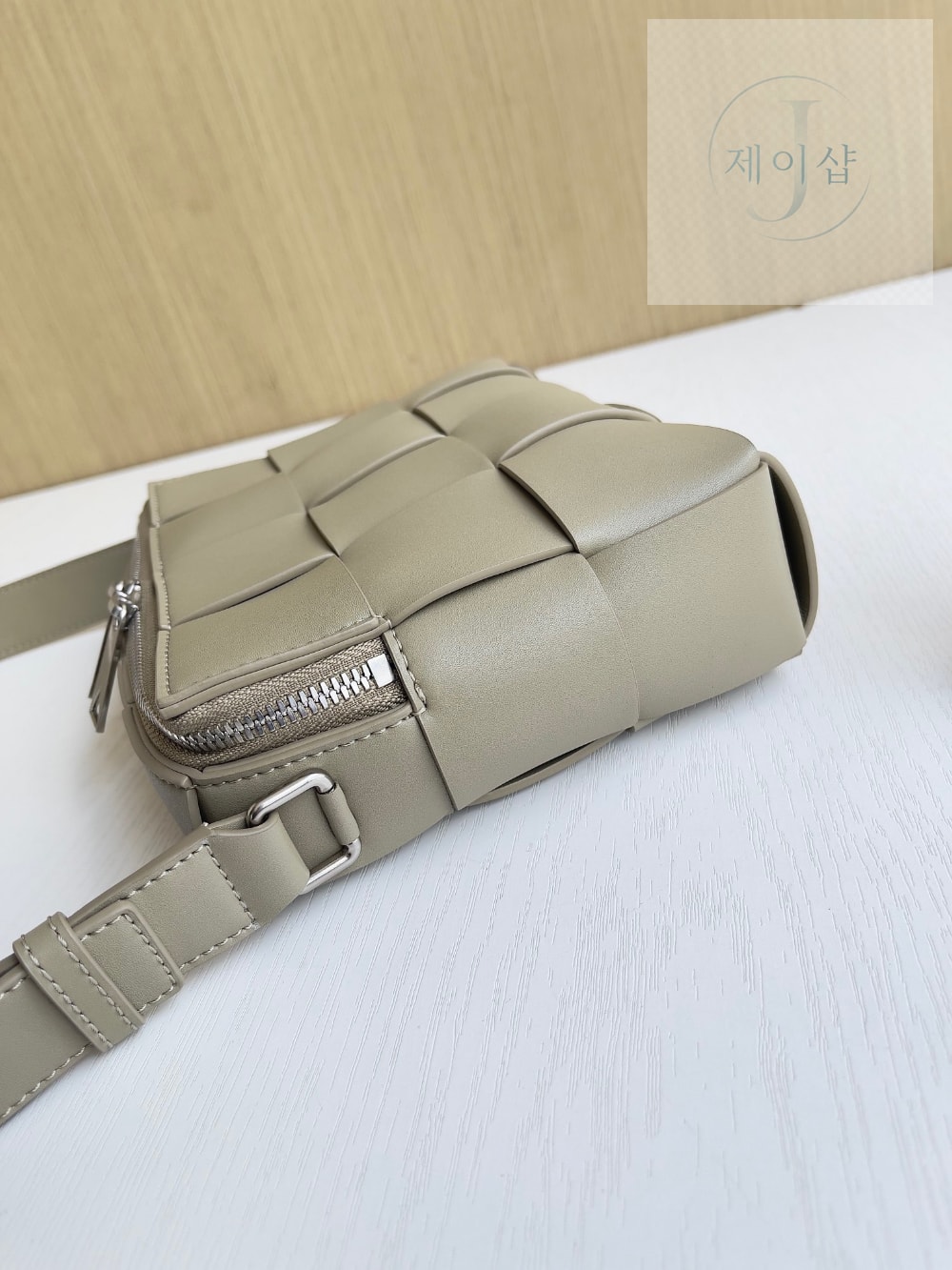 Bottega Veneta Cassette Camera Bag - 상세 이미지
