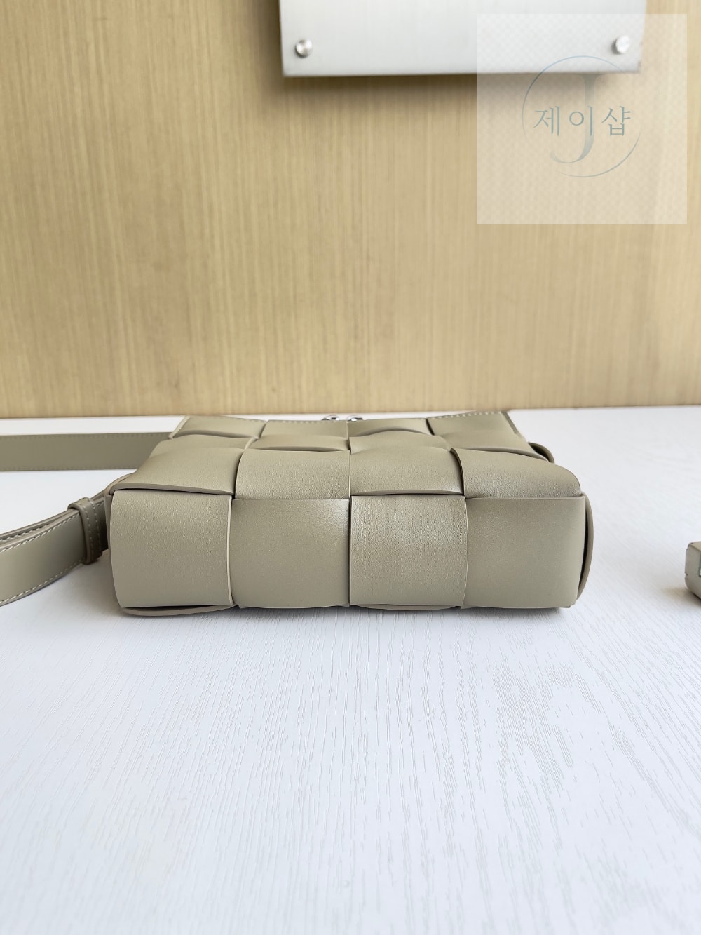 Bottega Veneta Cassette Camera Bag - 상세 이미지