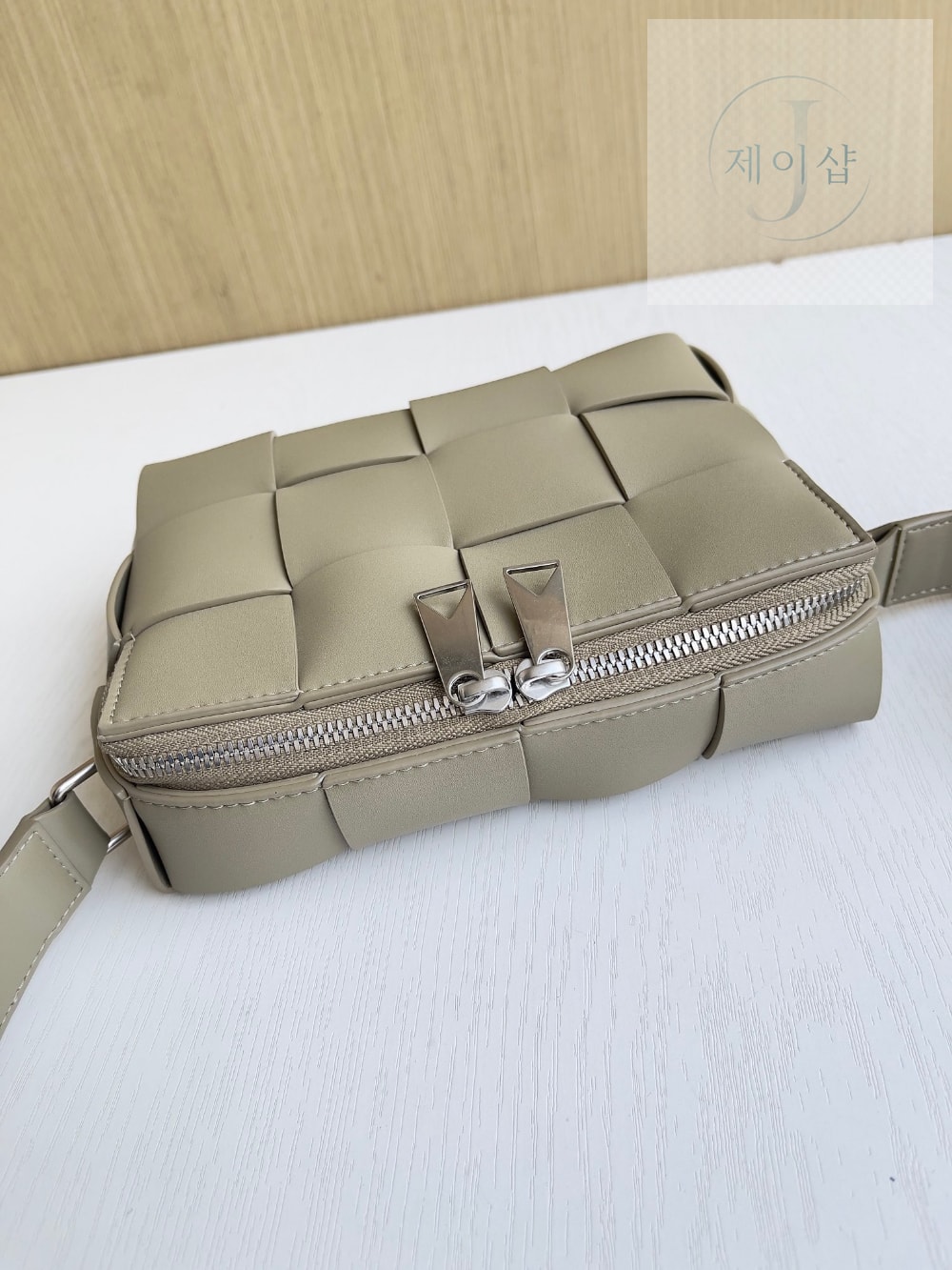 Bottega Veneta Cassette Camera Bag - 상세 이미지