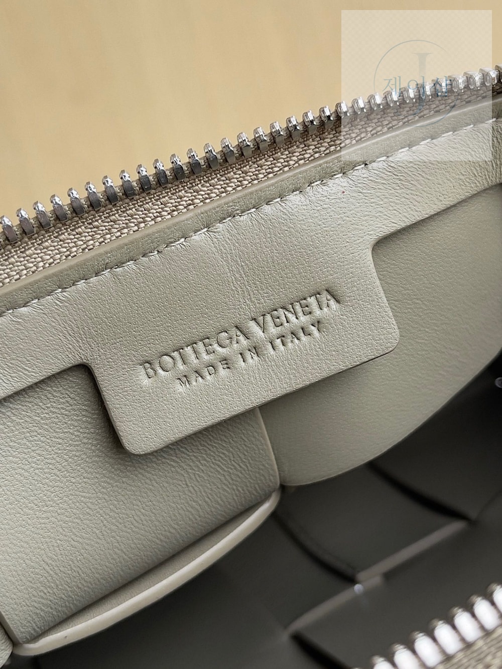 Bottega Veneta Cassette Camera Bag - 상세 이미지