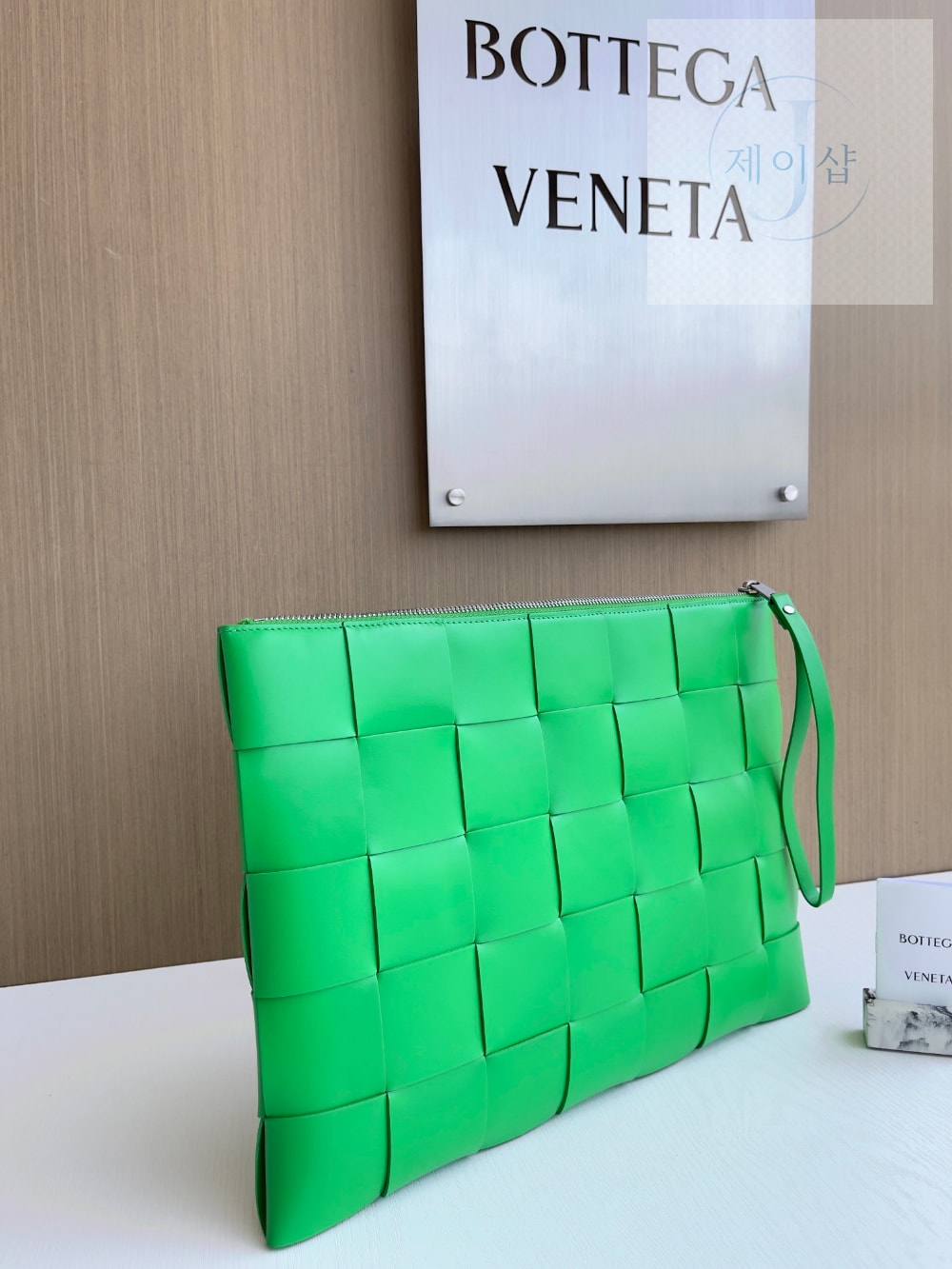 Bottega Veneta Large Cassette Pouch - 상세 이미지