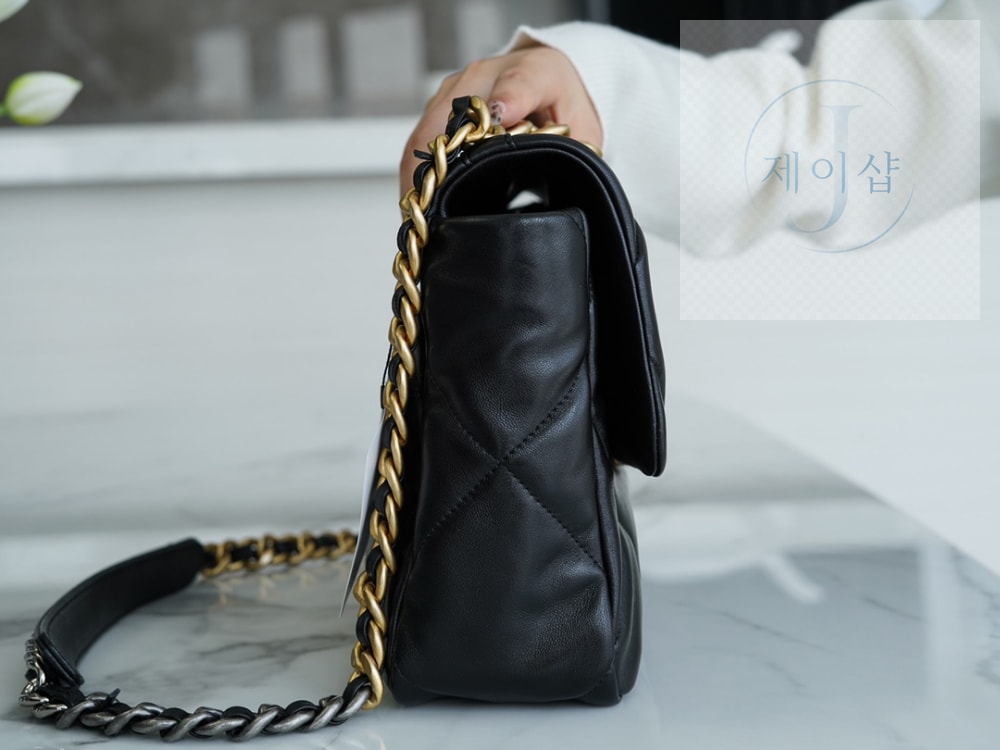 Chanel 19 Large - 상세 이미지