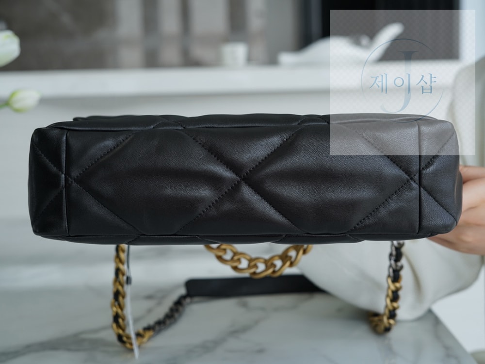 Chanel 19 Large - 상세 이미지