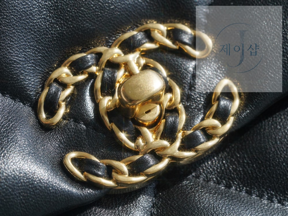 Chanel 19 Large - 상세 이미지