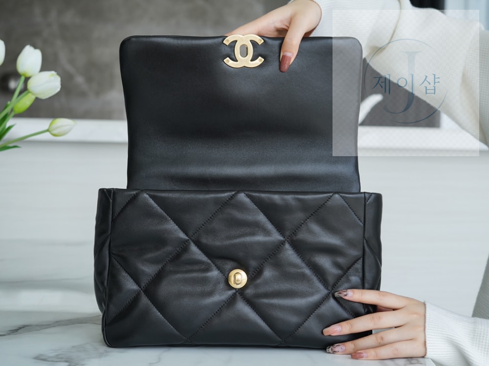 Chanel 19 Large - 상세 이미지