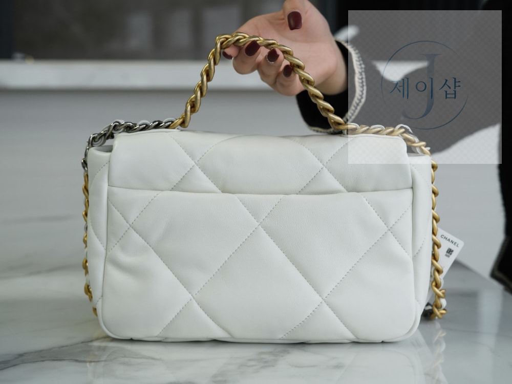 Chanel 19 Medium - 상세 이미지