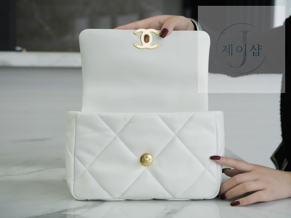 Chanel 19 Medium - 상세 이미지
