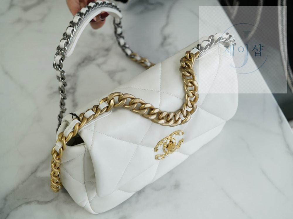 Chanel 19 Medium - 상세 이미지