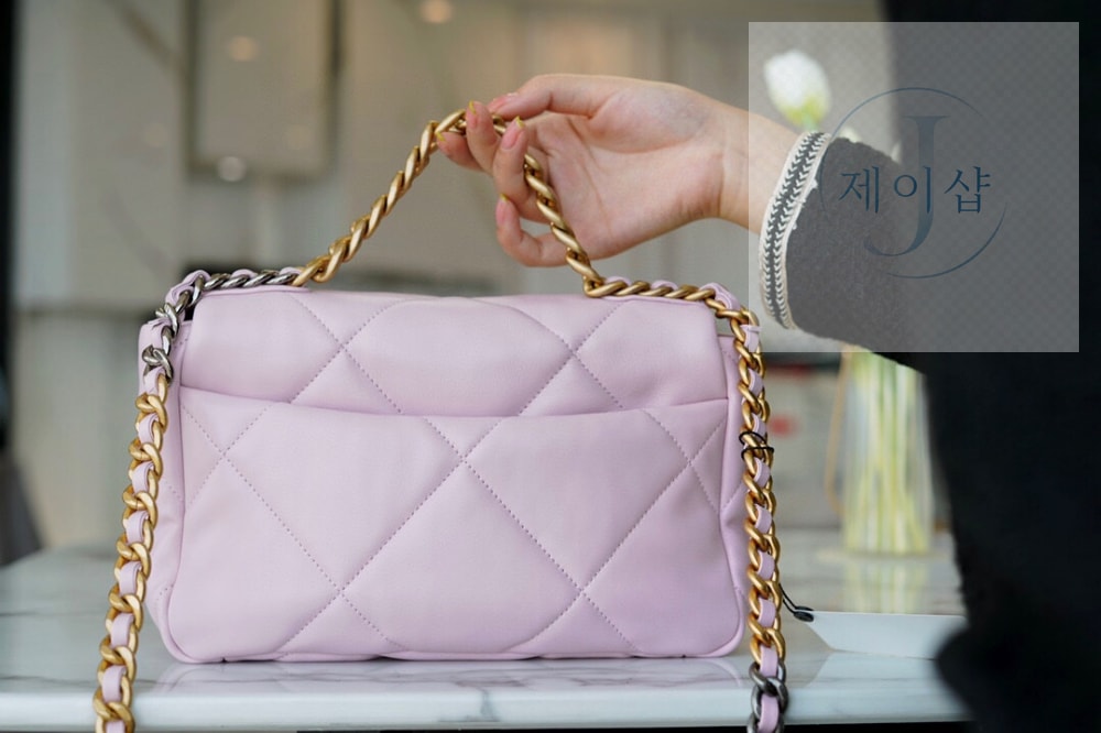Chanel 19 Medium - 상세 이미지