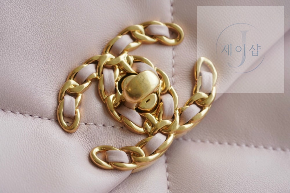 Chanel 19 Medium - 상세 이미지