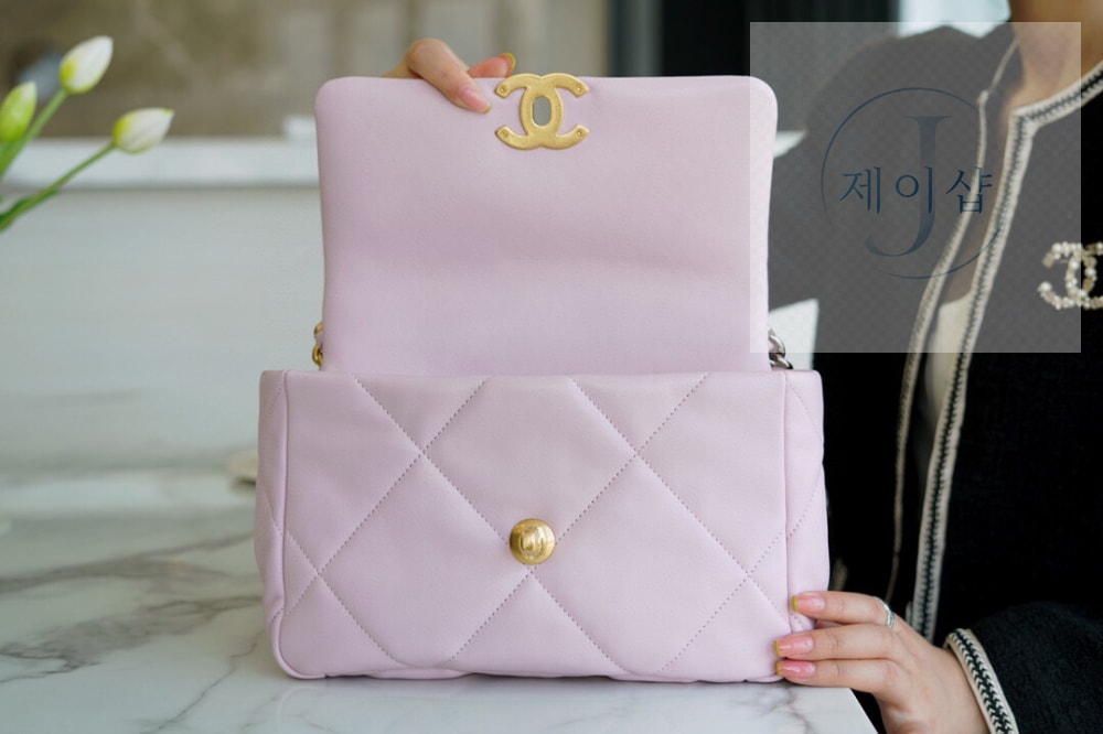 Chanel 19 Medium - 상세 이미지
