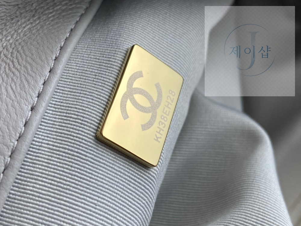 Chanel 19 Medium - 상세 이미지