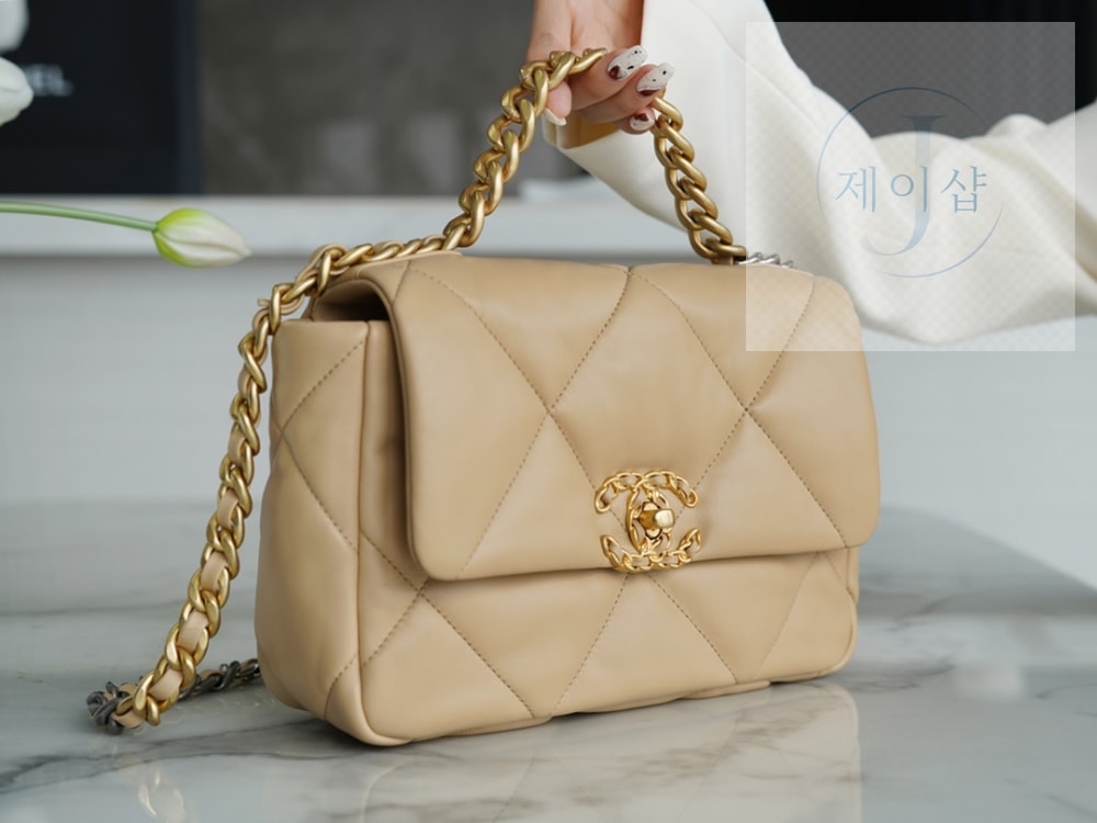Chanel 19 Medium - 상세 이미지