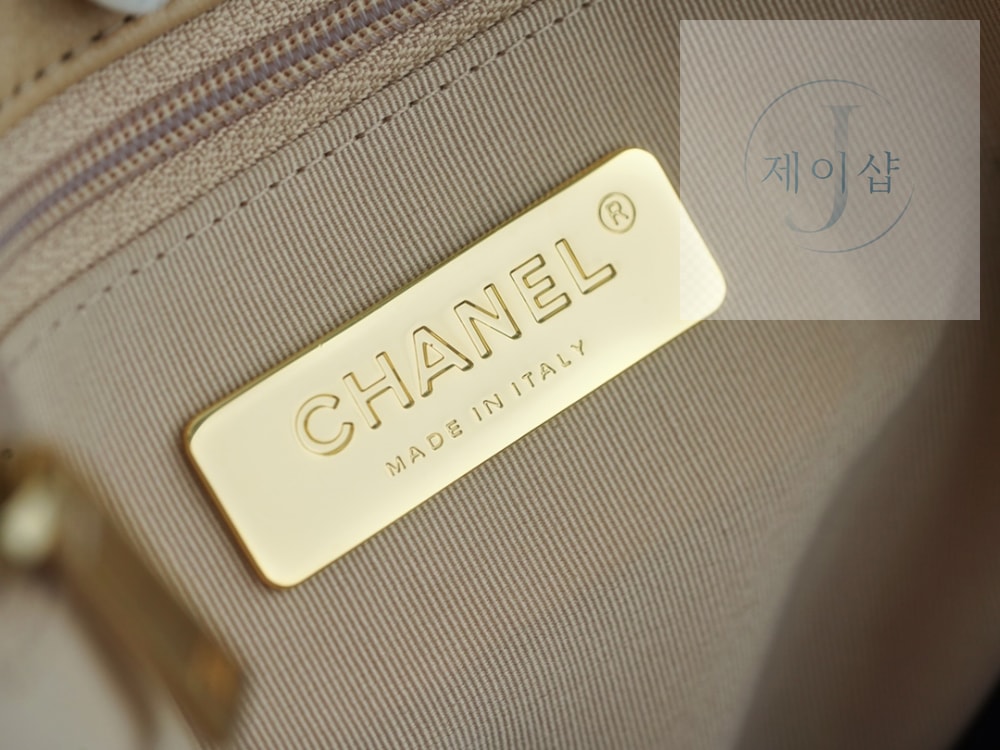 Chanel 19 Medium - 상세 이미지