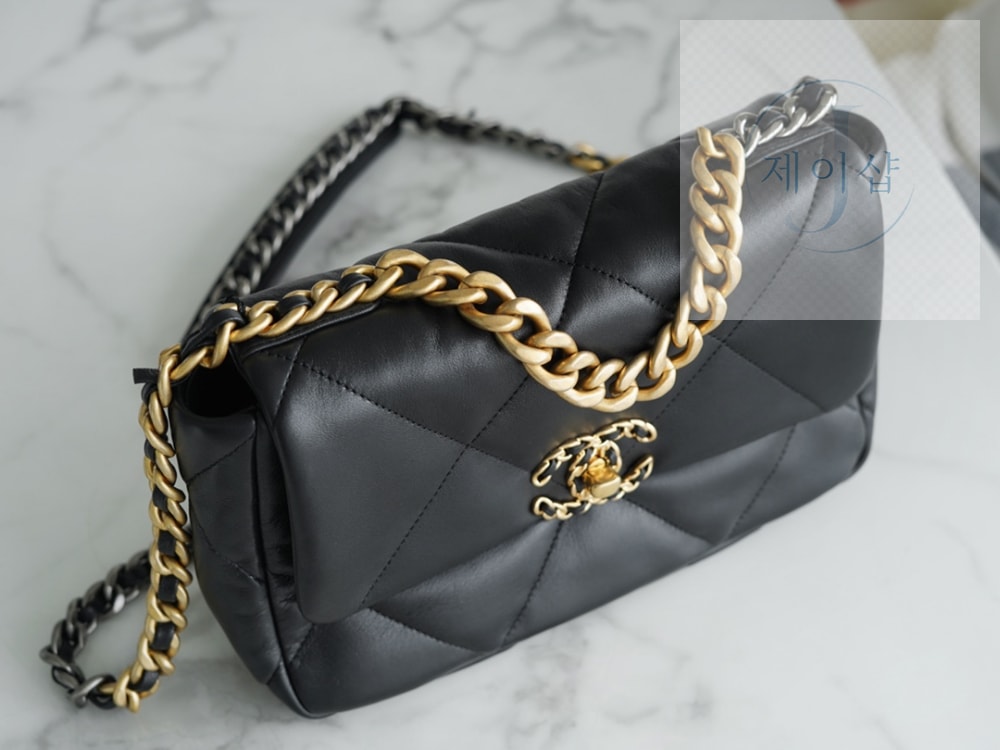 Chanel 19 Medium - 상세 이미지