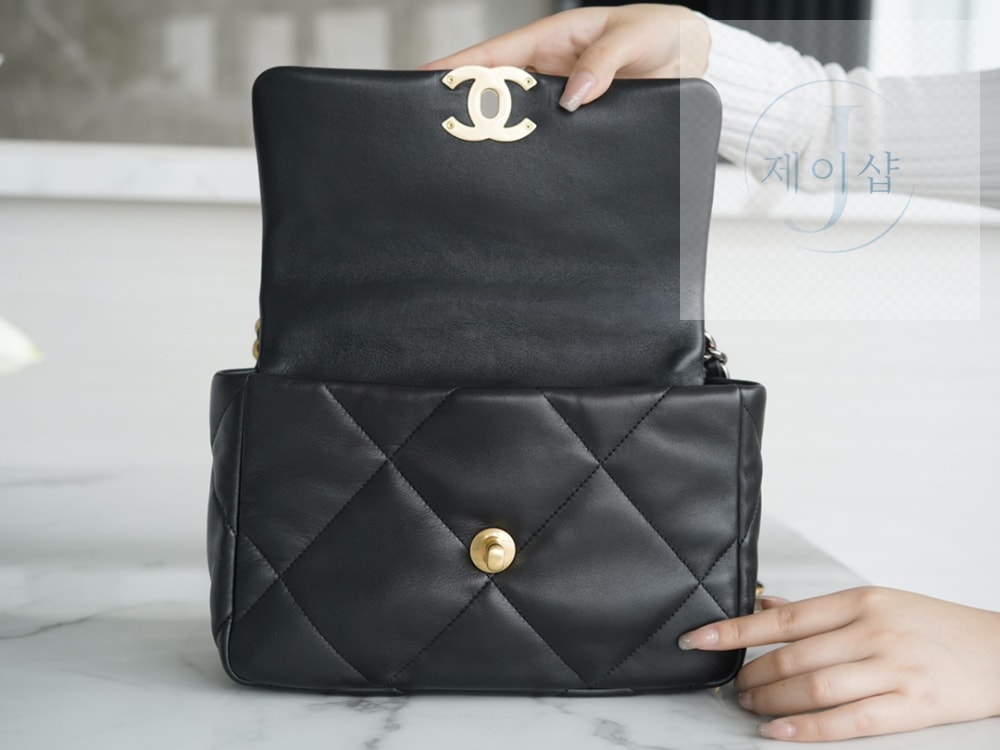 Chanel 19 Medium - 상세 이미지