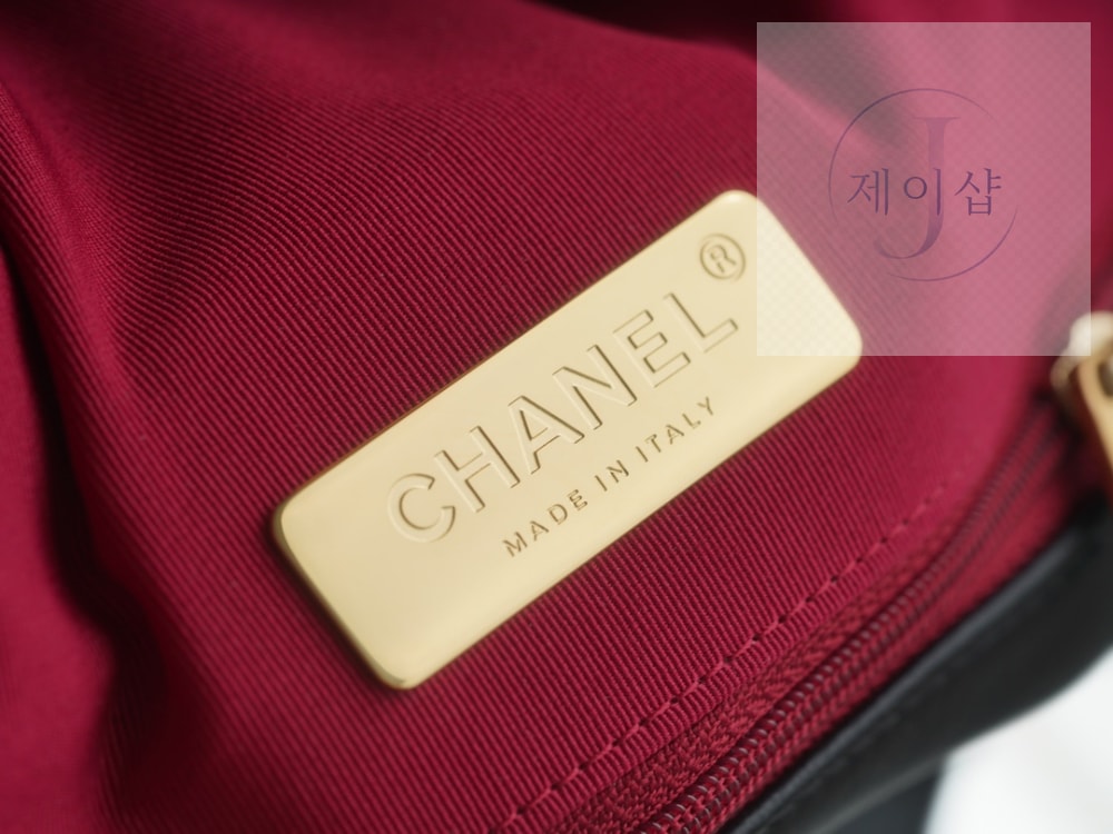 Chanel 19 Medium - 상세 이미지