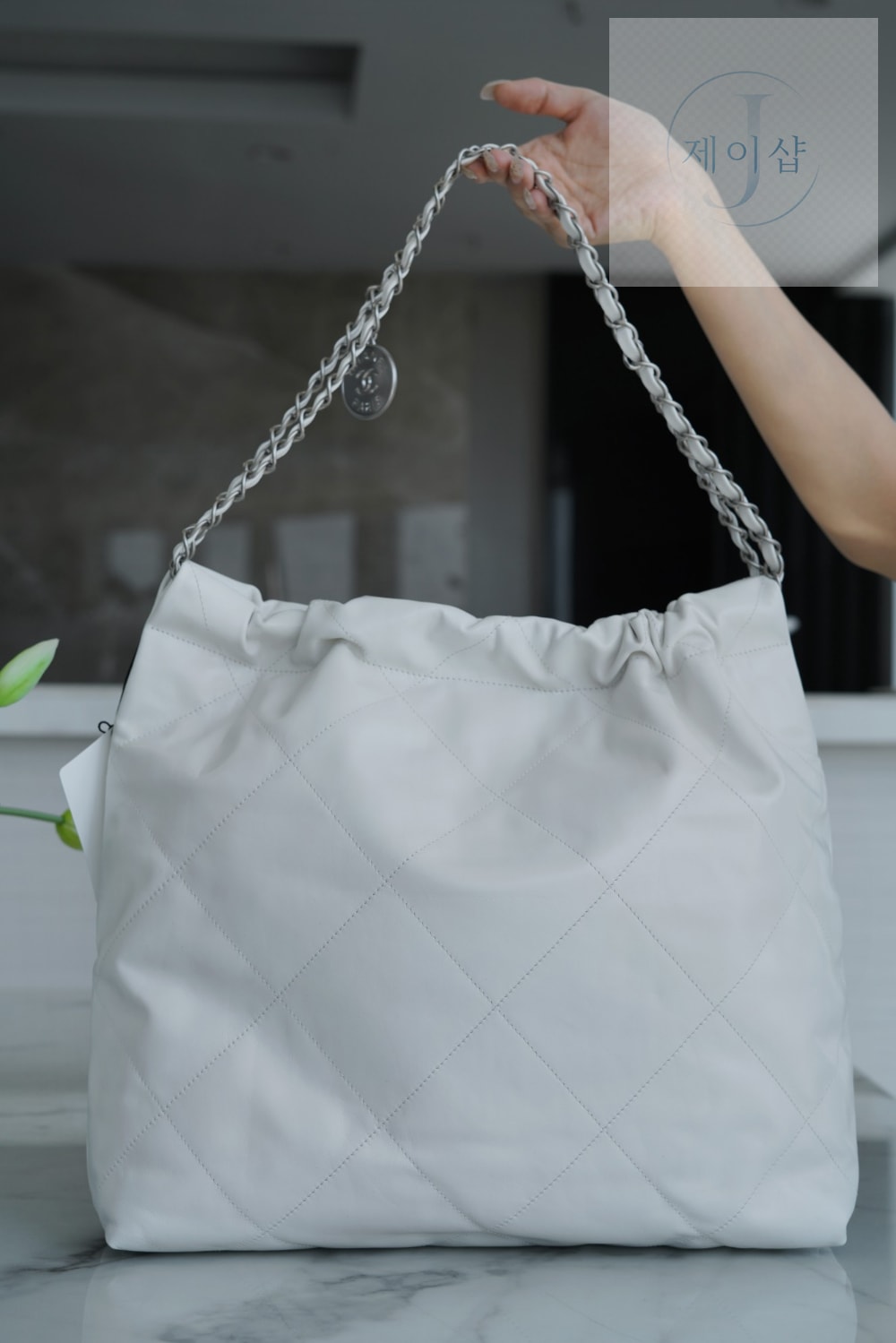 Chanel 22 Medium - 상세 이미지