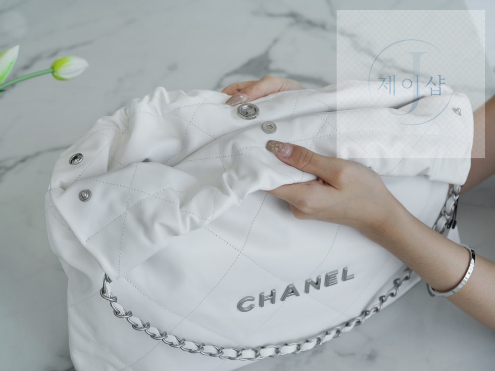 Chanel 22 Medium - 상세 이미지