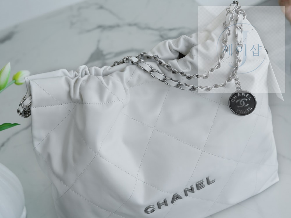 Chanel 22 Medium - 상세 이미지