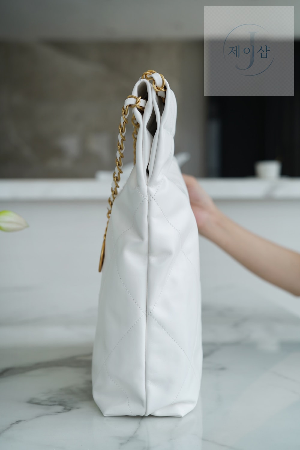 Chanel 22 Medium - 상세 이미지