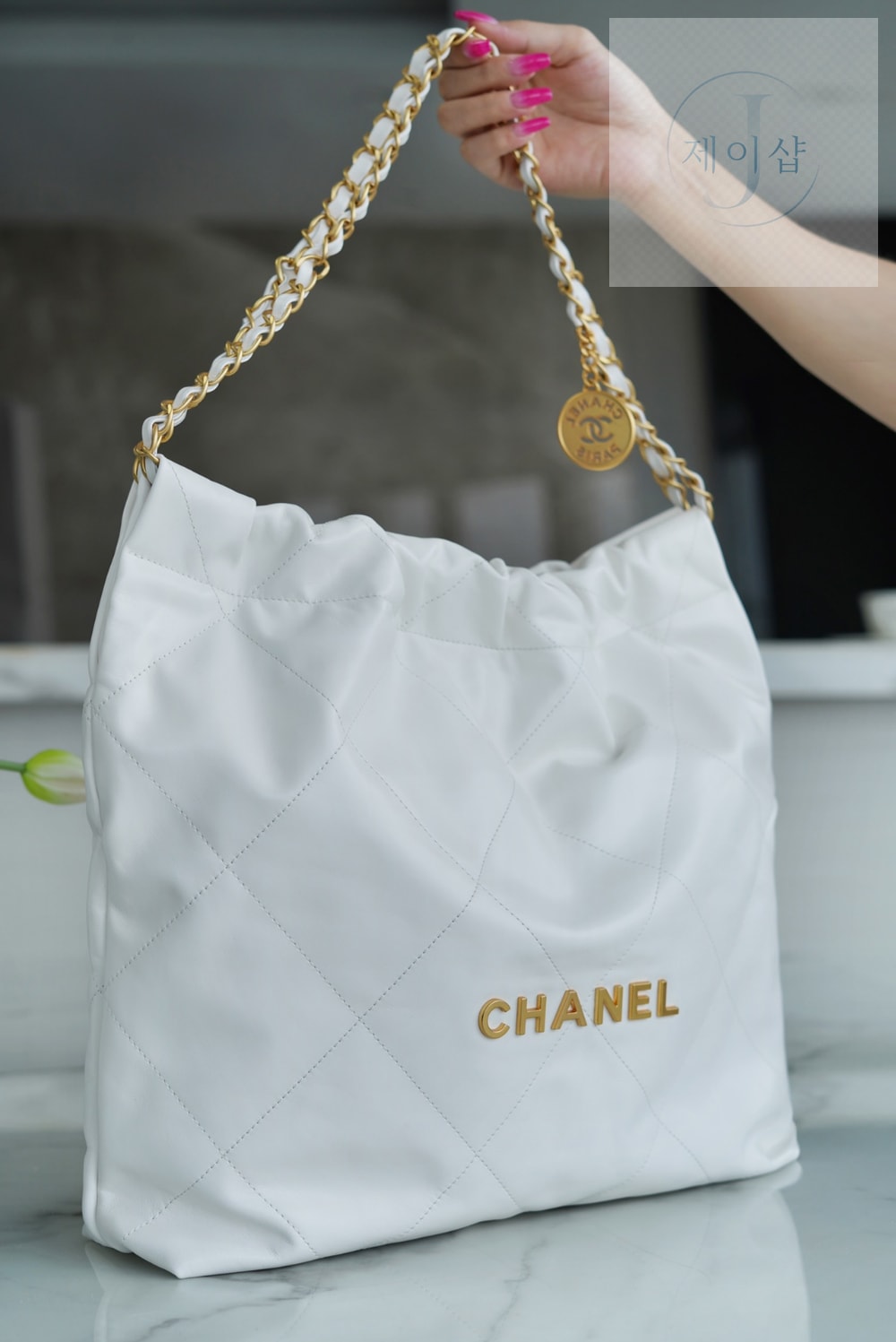 Chanel 22 Medium - 상세 이미지