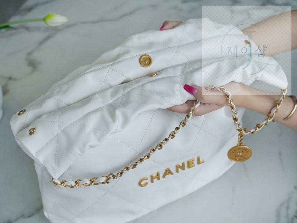 Chanel 22 Medium - 상세 이미지
