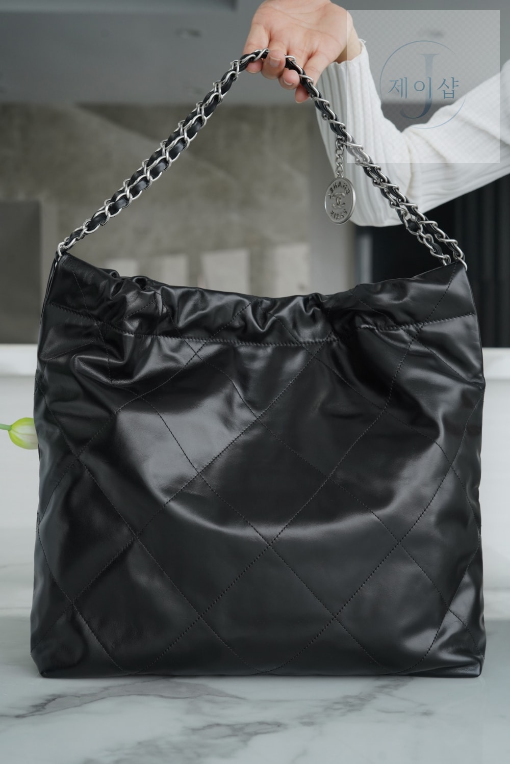 Chanel 22 Medium - 상세 이미지
