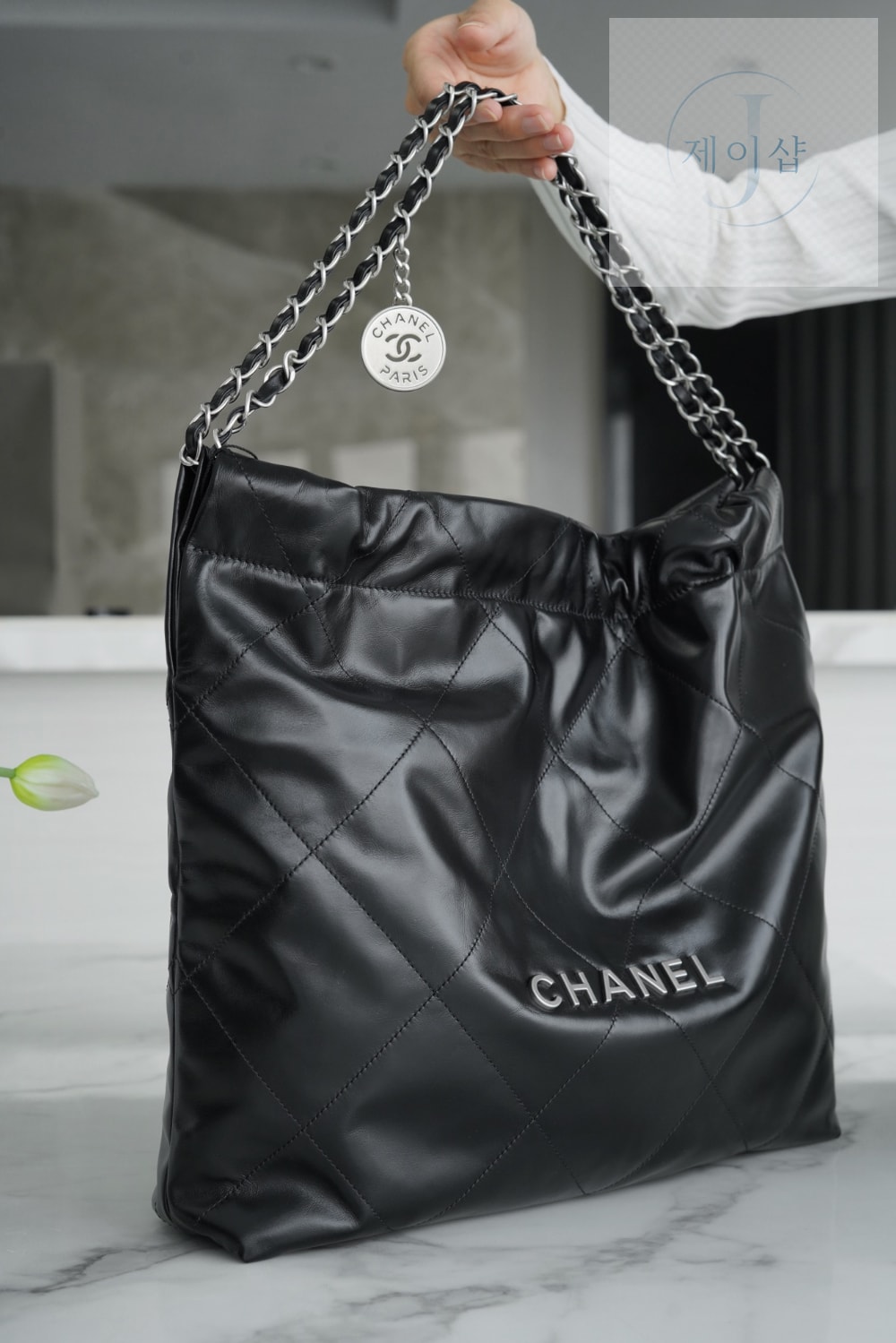 Chanel 22 Medium - 상세 이미지