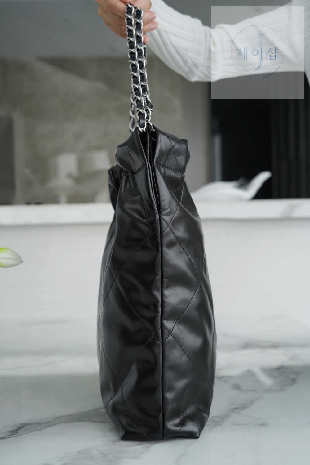 Chanel 22 Medium - 상세 이미지