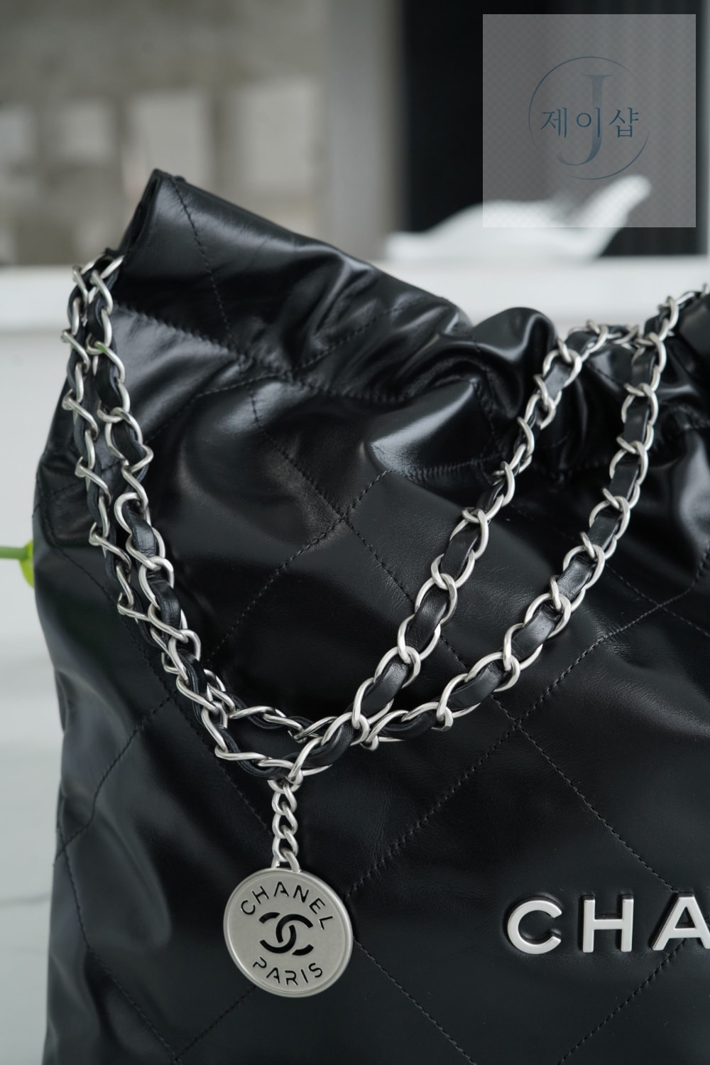 Chanel 22 Medium - 상세 이미지