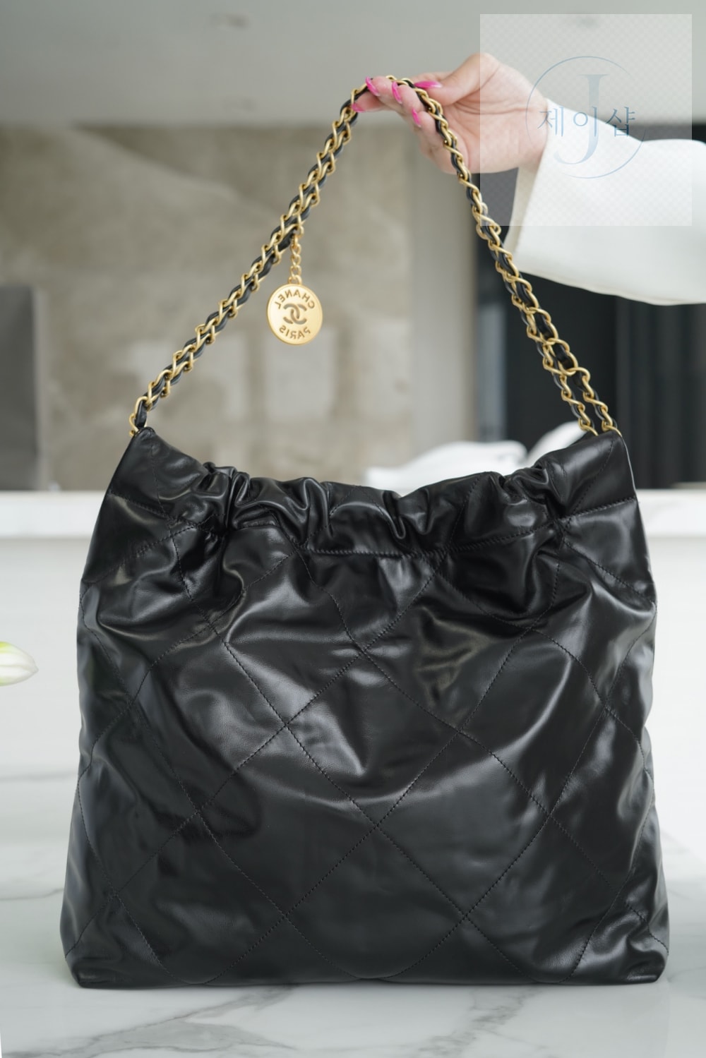 Chanel 22 Medium - 상세 이미지