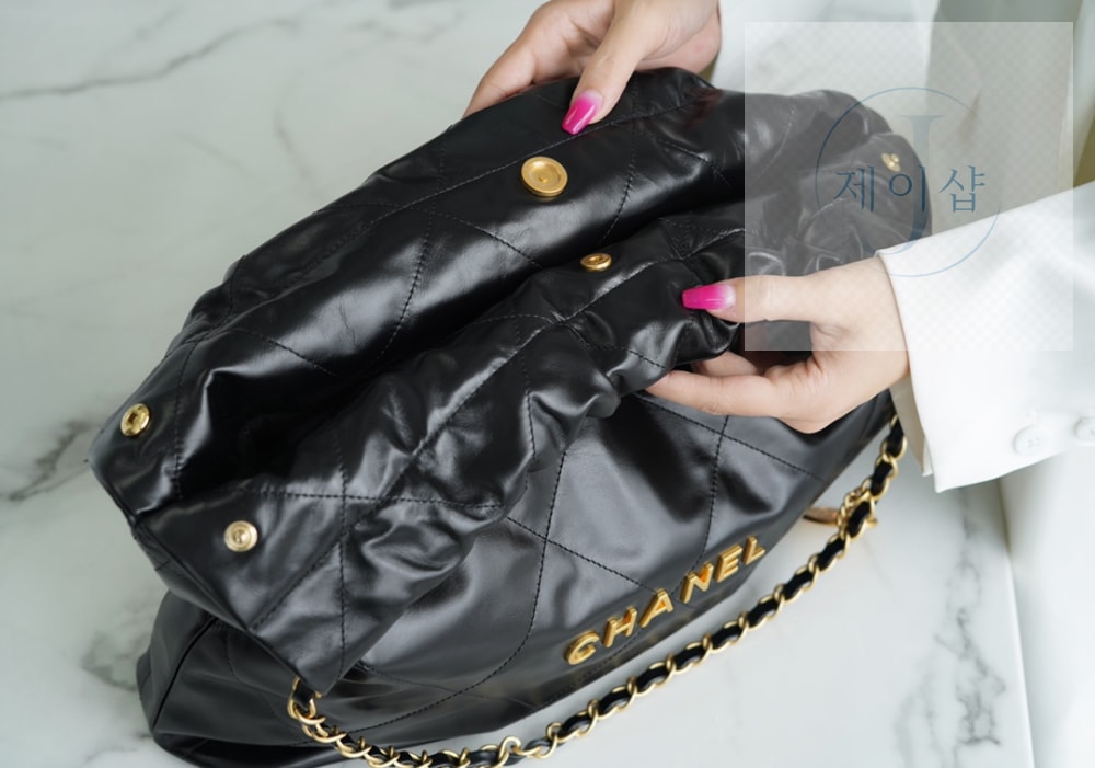 Chanel 22 Medium - 상세 이미지