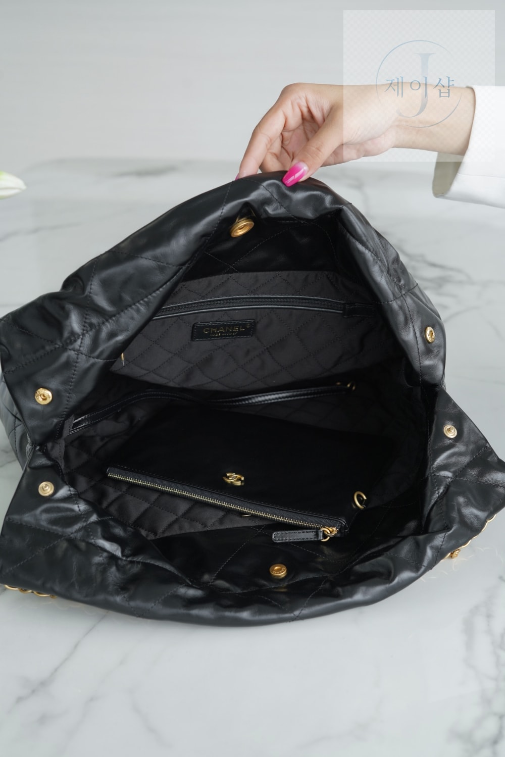Chanel 22 Medium - 상세 이미지