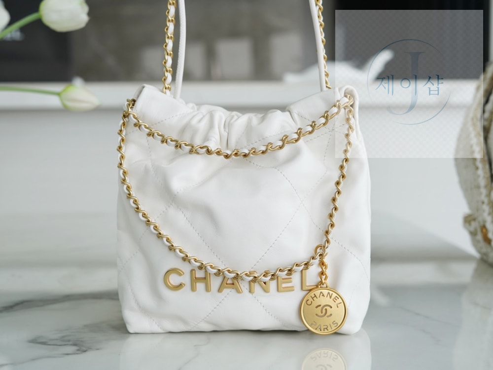 Chanel 22 Mini