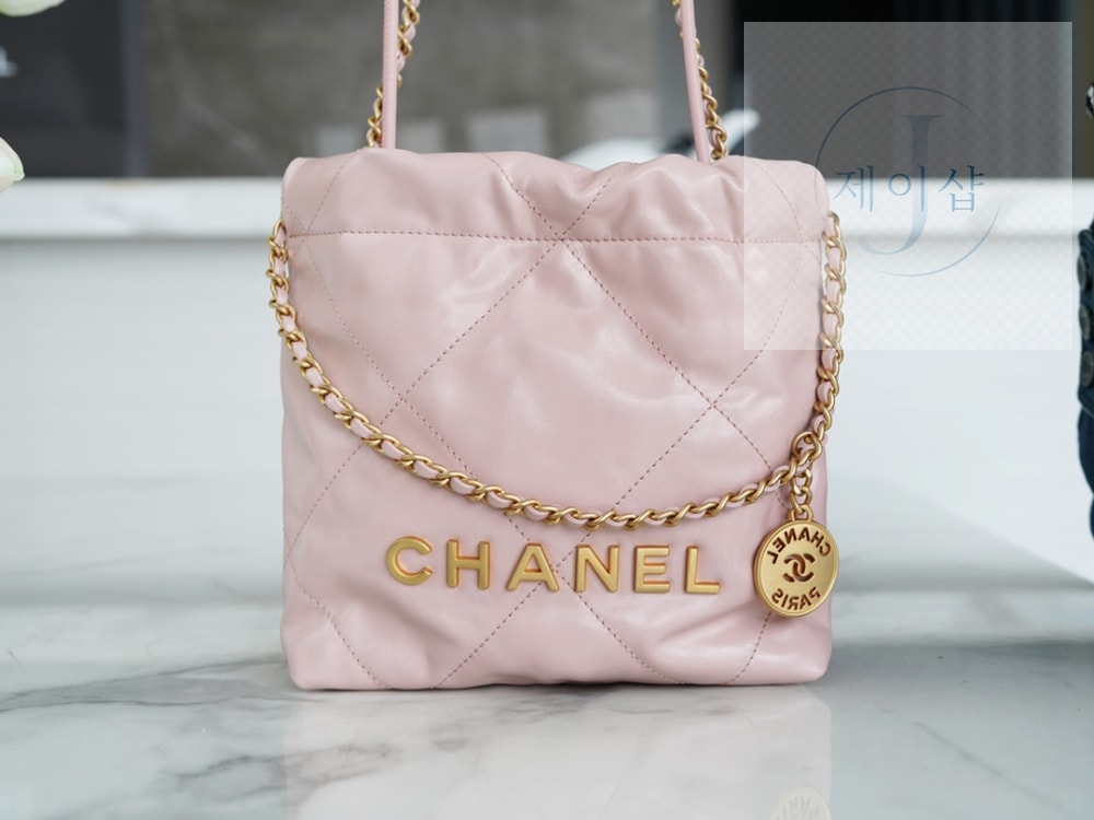 Chanel 22 Mini
