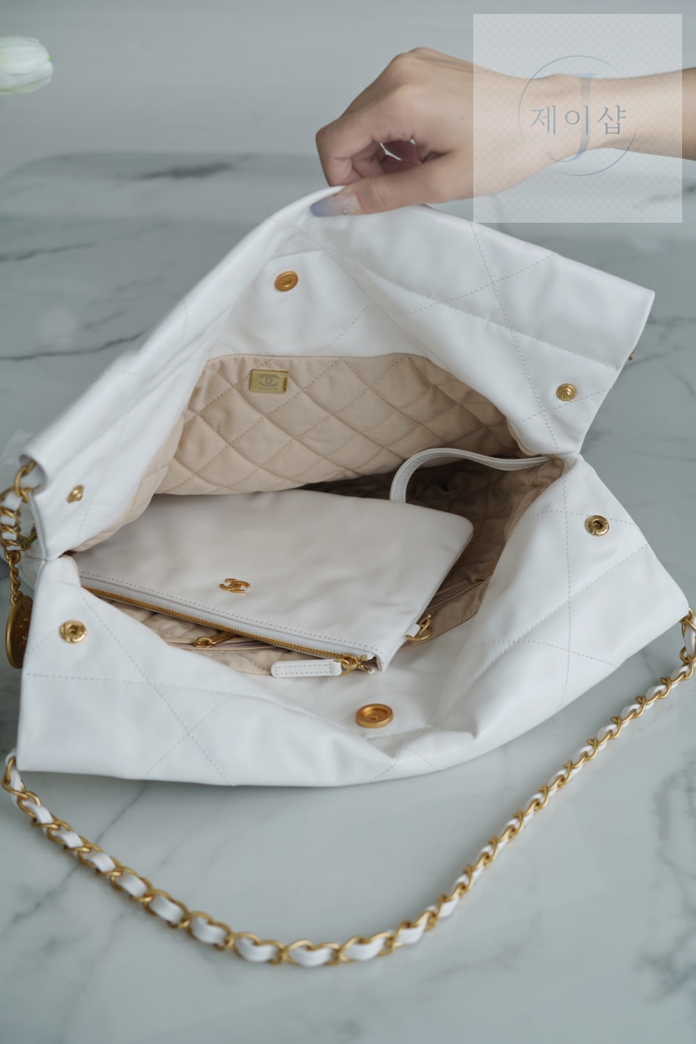 Chanel 22 Small - 상세 이미지