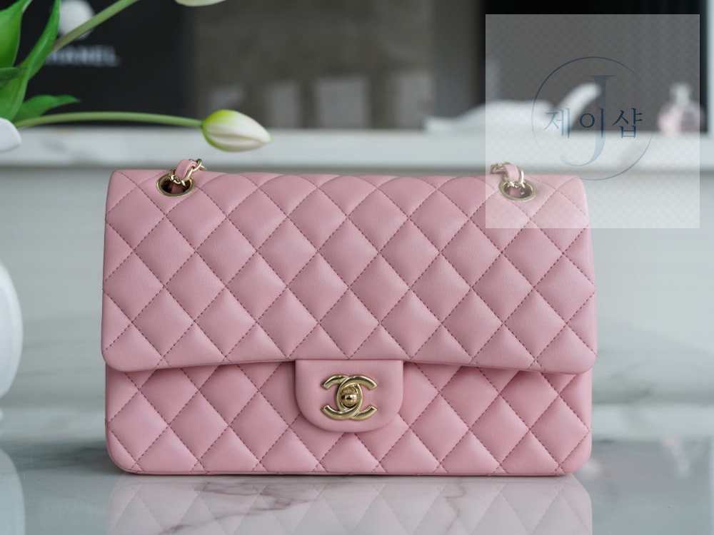 Chanel Classic Medium Lam