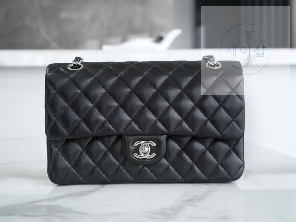 Chanel Classic Medium Lam